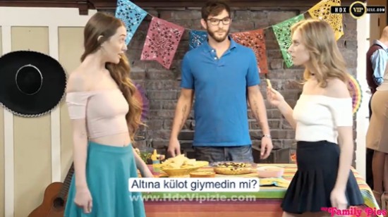 Aile Eğlencesinde Altına Külot Giymeyen Üvey Kardeşine Sulanıyor Türkçe Altyazılı